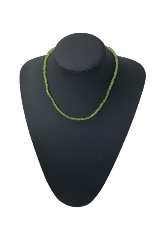 "Discover the magic of Peridot: Strengthen your aura with our necklace"